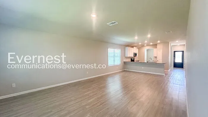 3 bed, 2.0 bath, 1645 sqft, $1,745 — Photo 4