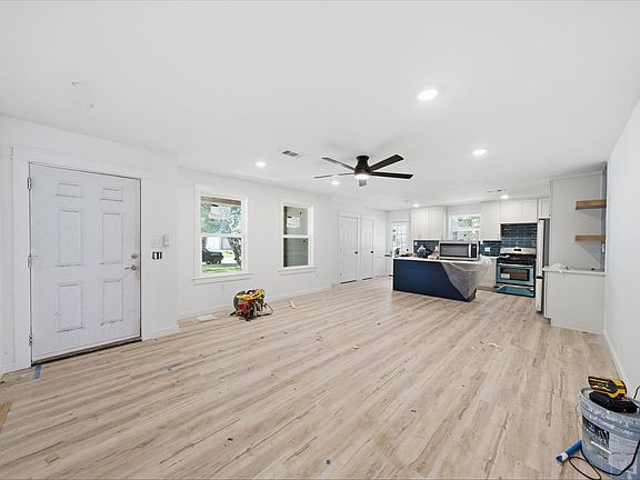 2nd image of 3004 Melody Dr