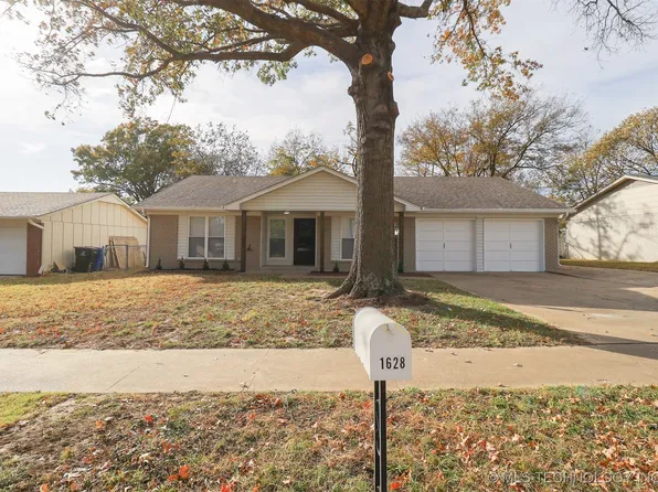 1628 N 5th St E, Broken Arrow, OK 74012