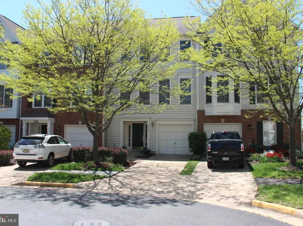 25555 Gwynneth Sq, Chantilly, VA 20152