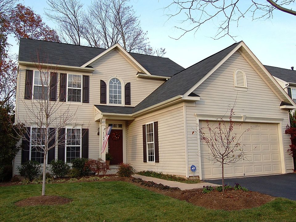 COLONIAL WITH 2 CAR GARAGE