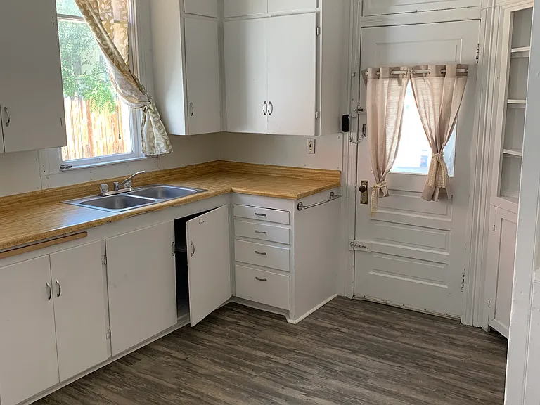 306 Walter St SE — Photo 9
