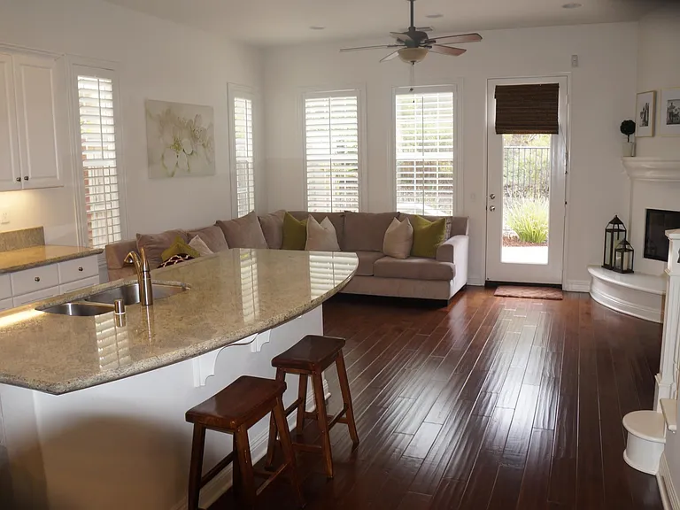 1052 Breakaway Dr — Photo 3