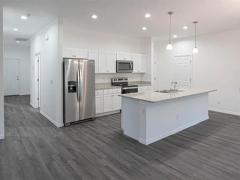 561 Wildmer Rd SW — Photo 5
