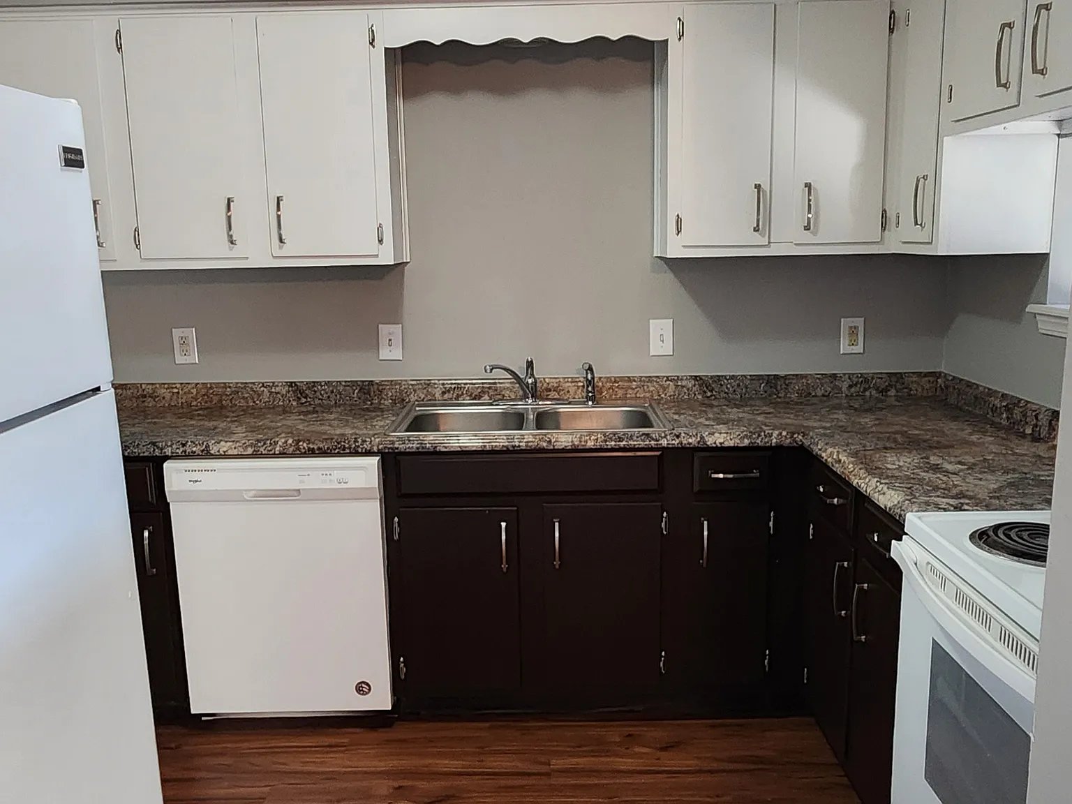 3 bed, 1.5 bath, 1324 sqft, $1,150 — Photo 4