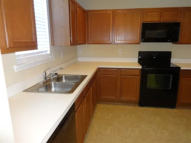 1813 Trego Dr — Photo 2