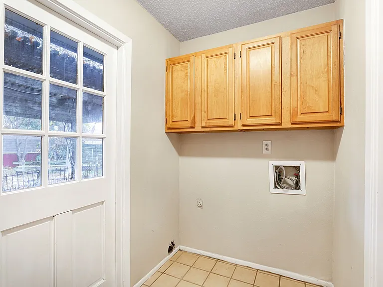 8138 Raritan St — Photo 14