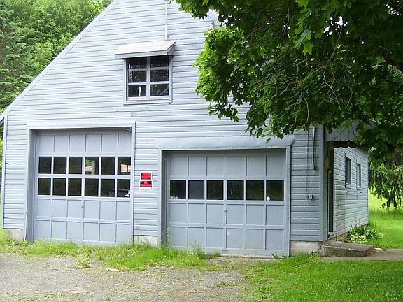 3rd image of 110 Stanley Ln