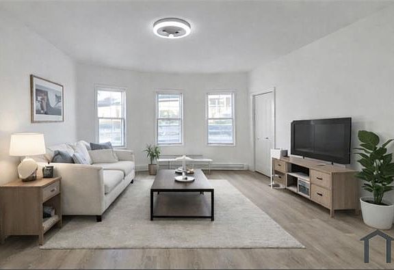 3rd image of 186 Corson Ave #2