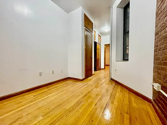 Rented by HOLTON REAL ESTATE INC. | media 28