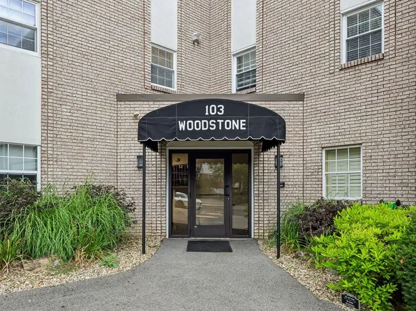 103 Woodstone Ln APT 33, New Kensington, PA 15068