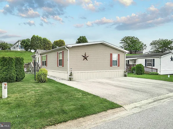 72 Broadwing Dr, Hanover, PA 17331