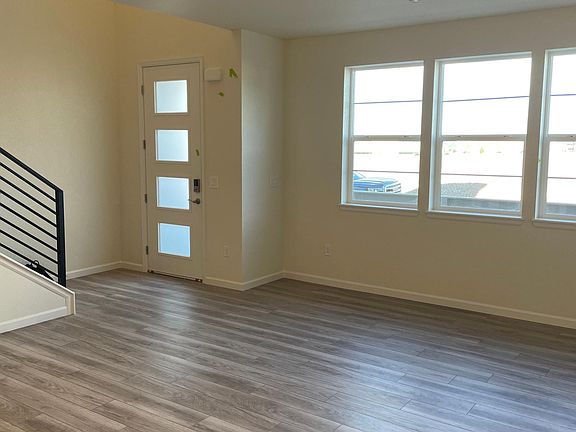 Front door/livingroom