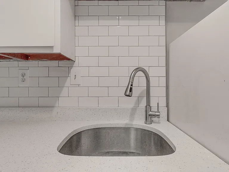 704 Motter Ave #2 — Photo 3