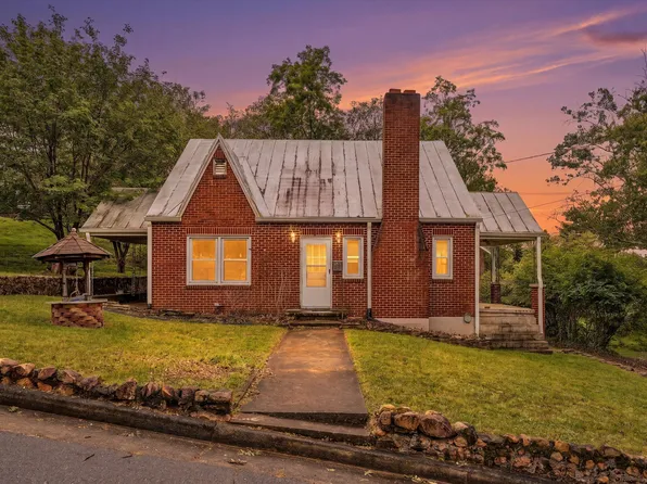 114 W Church St, Rocky Mount, VA 24151