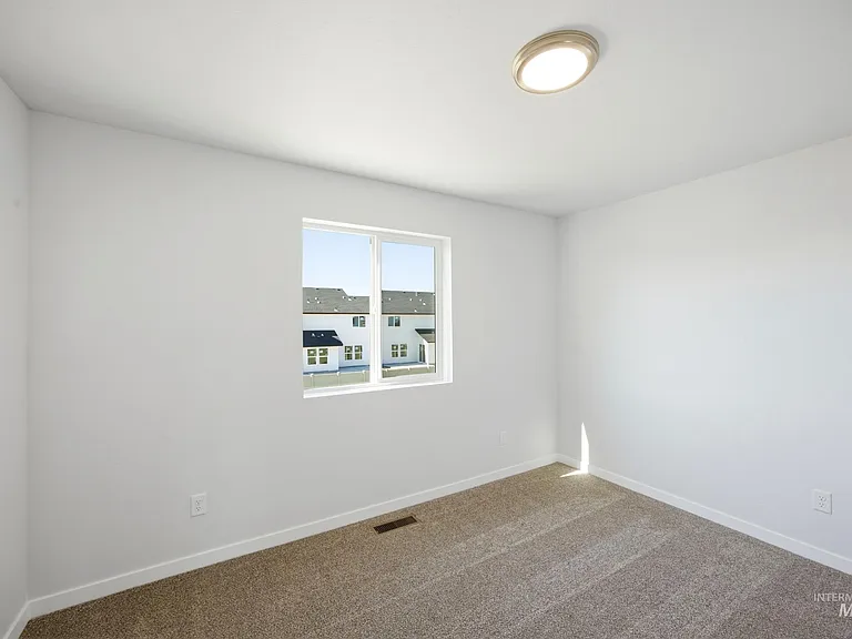 10863 Greensboro St — Photo 16