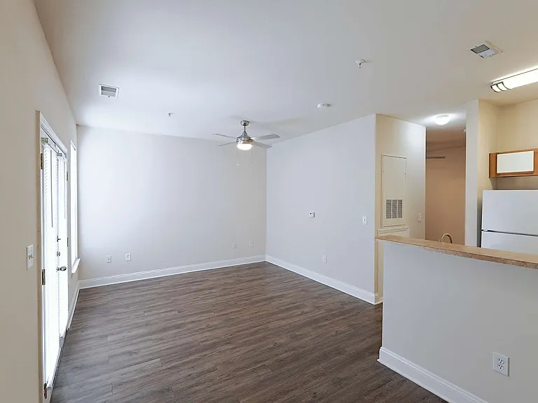 Ashbury Square Apartments — Photo 47