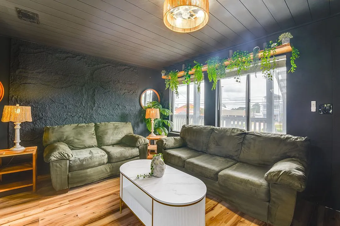 6829 Thomas Dr — Photo 2
