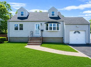 (Undisclosed Address), Lindenhurst, NY 11757