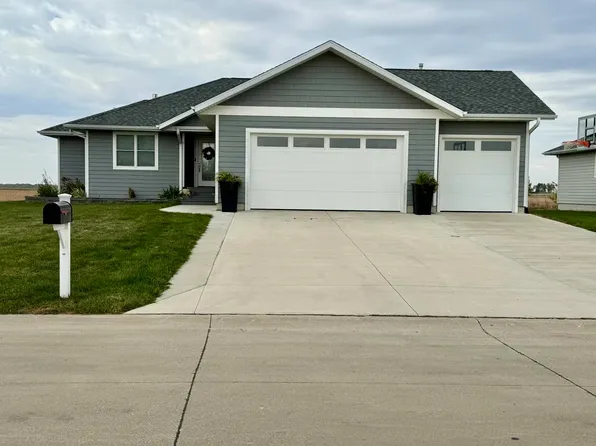 105 Nolan Dr, Emmetsburg, IA 50536