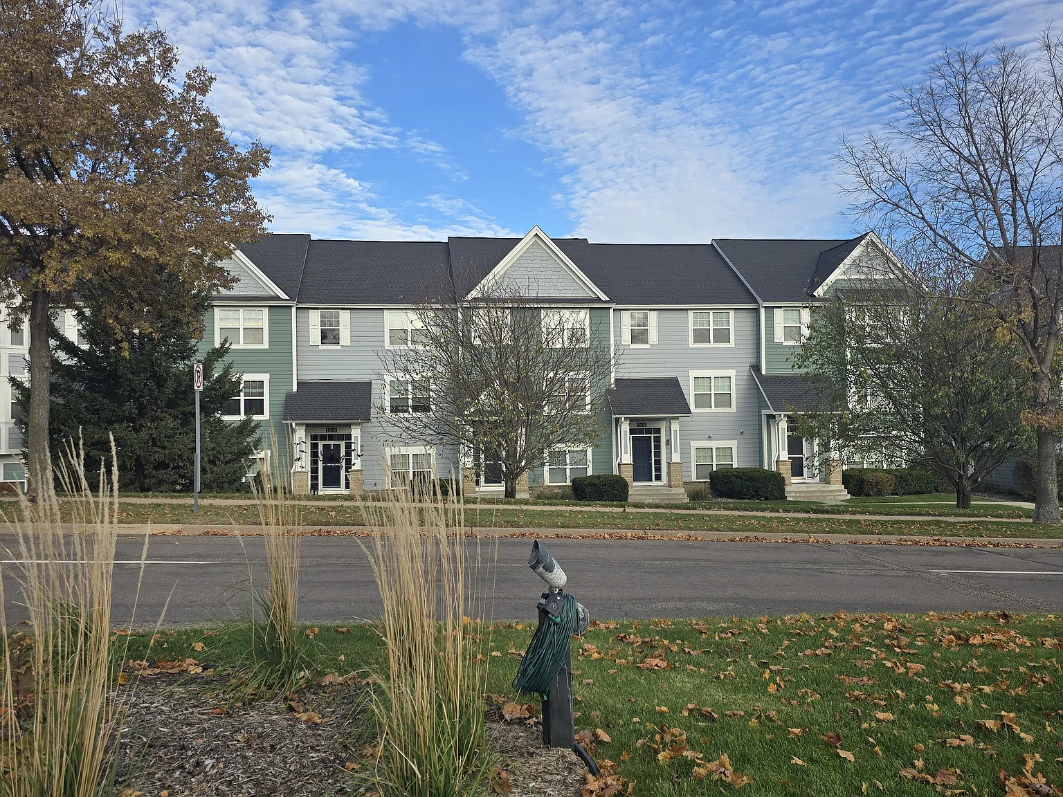 3 bed, 2100 sqft, $2,795 — Photo 4