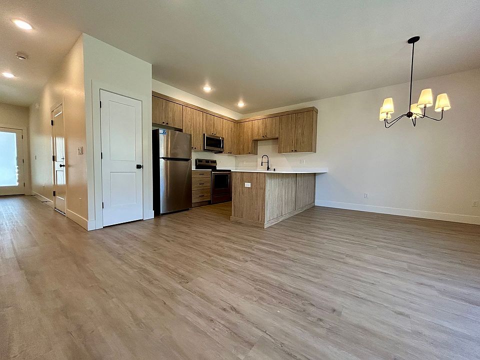 1st image of 11015 NE 26th St #12