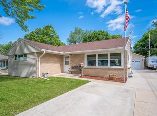 1412 Beverly Ln, West Bend, WI 53090