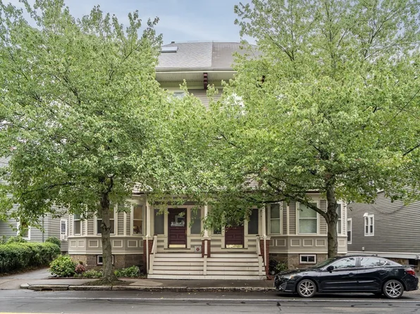 124 Chestnut St #1, Brookline, MA 02445