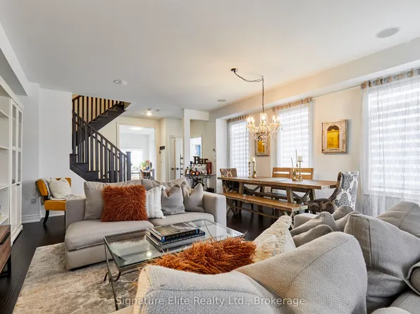 51 Gordon Cir, Newmarket, ON L3Y 0C9