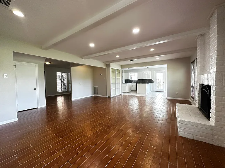 11106 Ellwood St — Photo 3