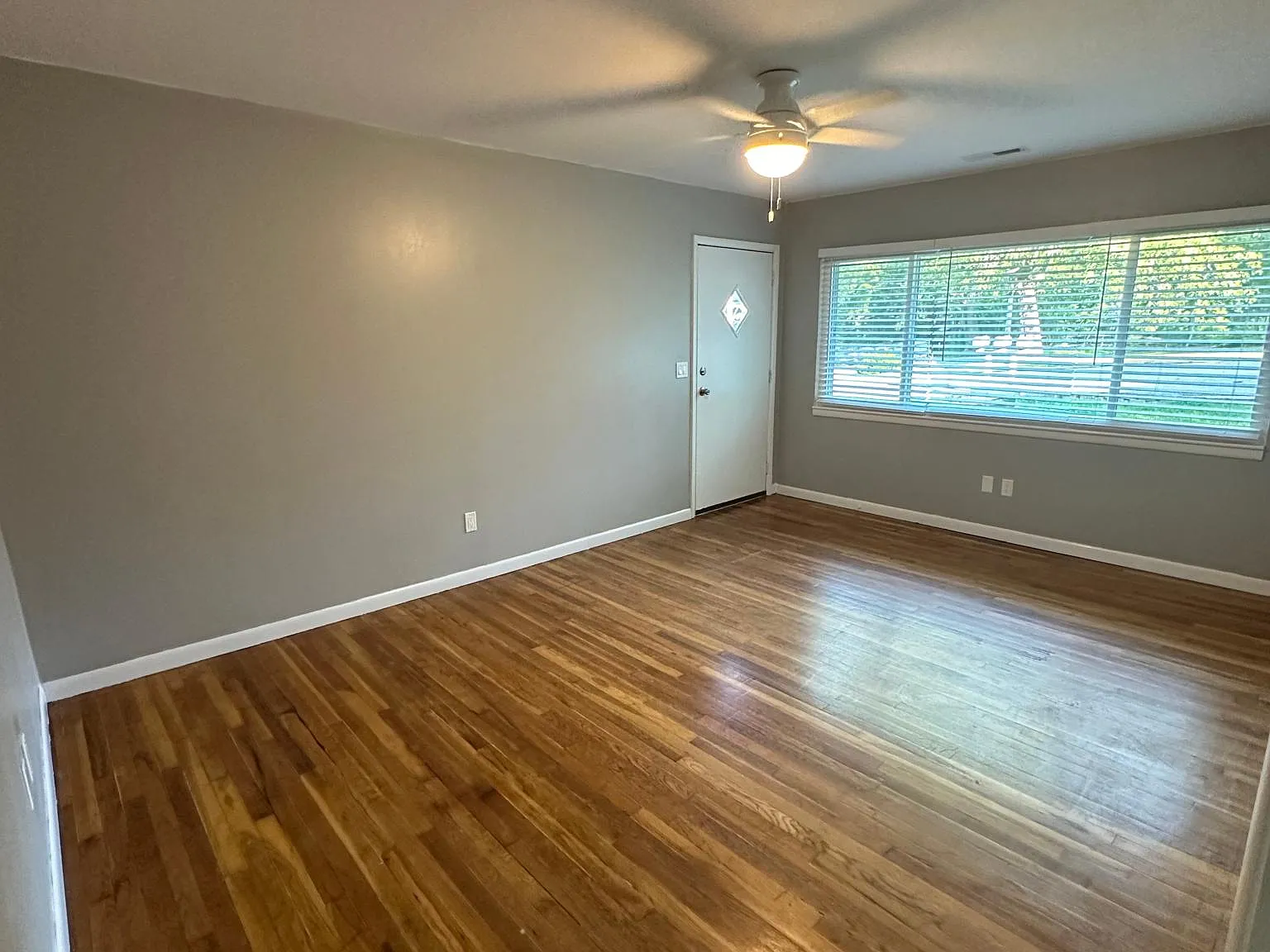 810 Cherokee Ln — Photo 4