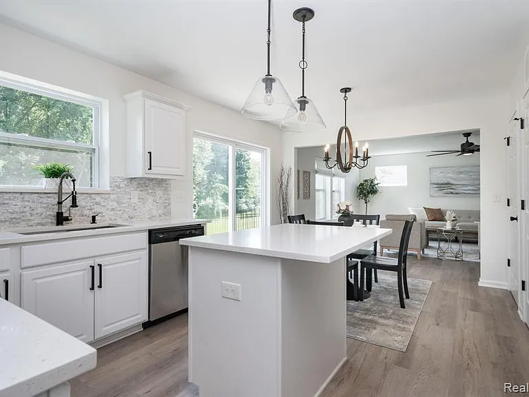425 Knollwood Dr — Photo 4