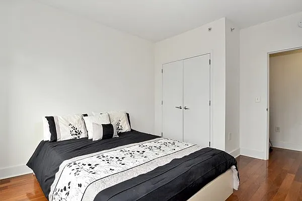 Sold by Urban Luxe | media 29