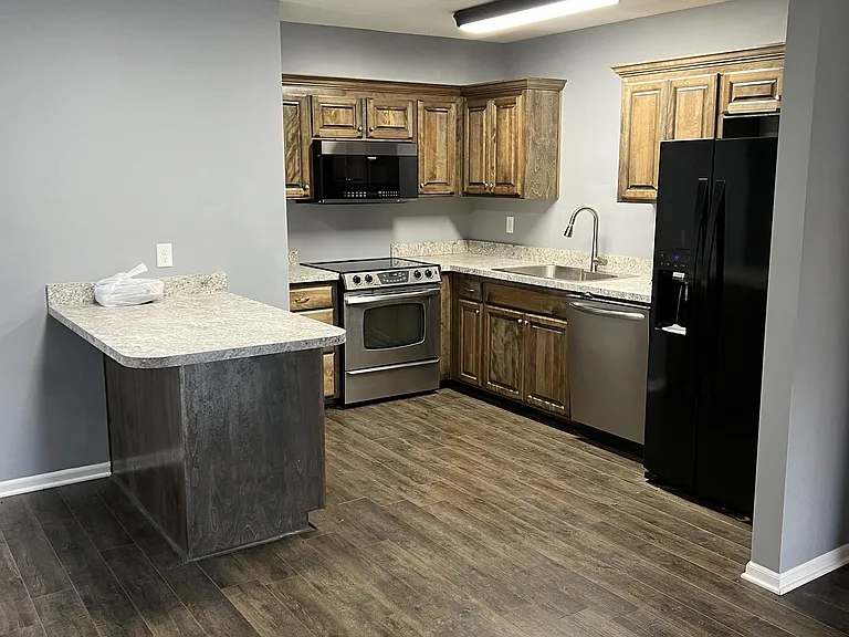891 W Gay St #B — Photo 3