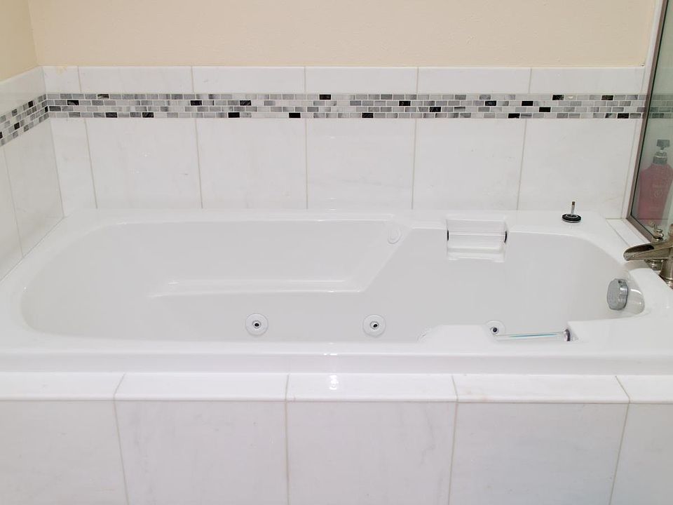 1st image of 1453 Hampton Dr