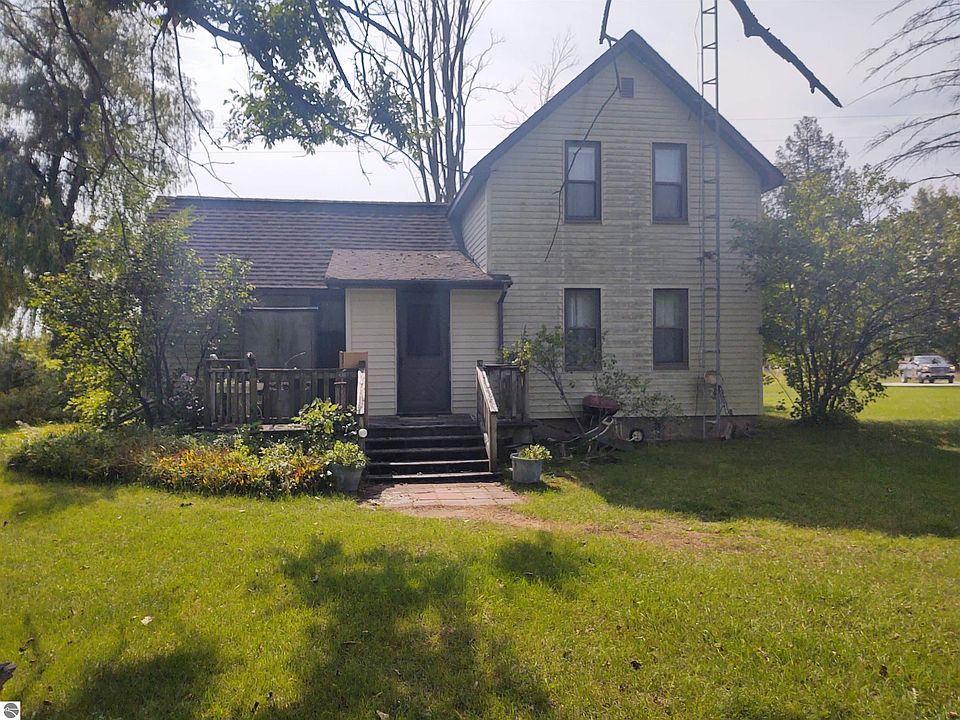 1st image of 498 E Main St