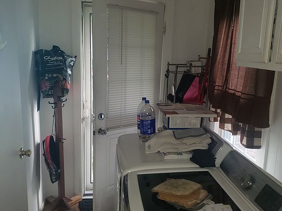 mud room , laundry