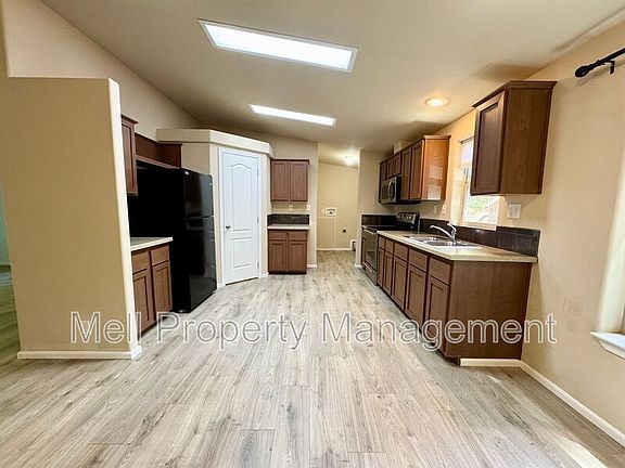 5th image of 155 E Strayer Way