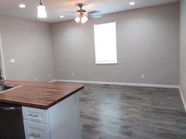 3 bed, 1100 sqft, $1,550 — Photo 3