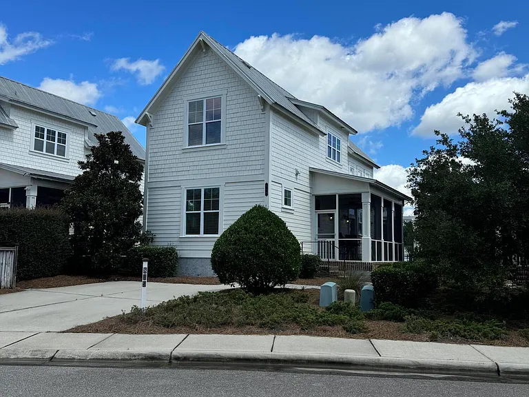 819 Meadowsweet Ln — Photo 2