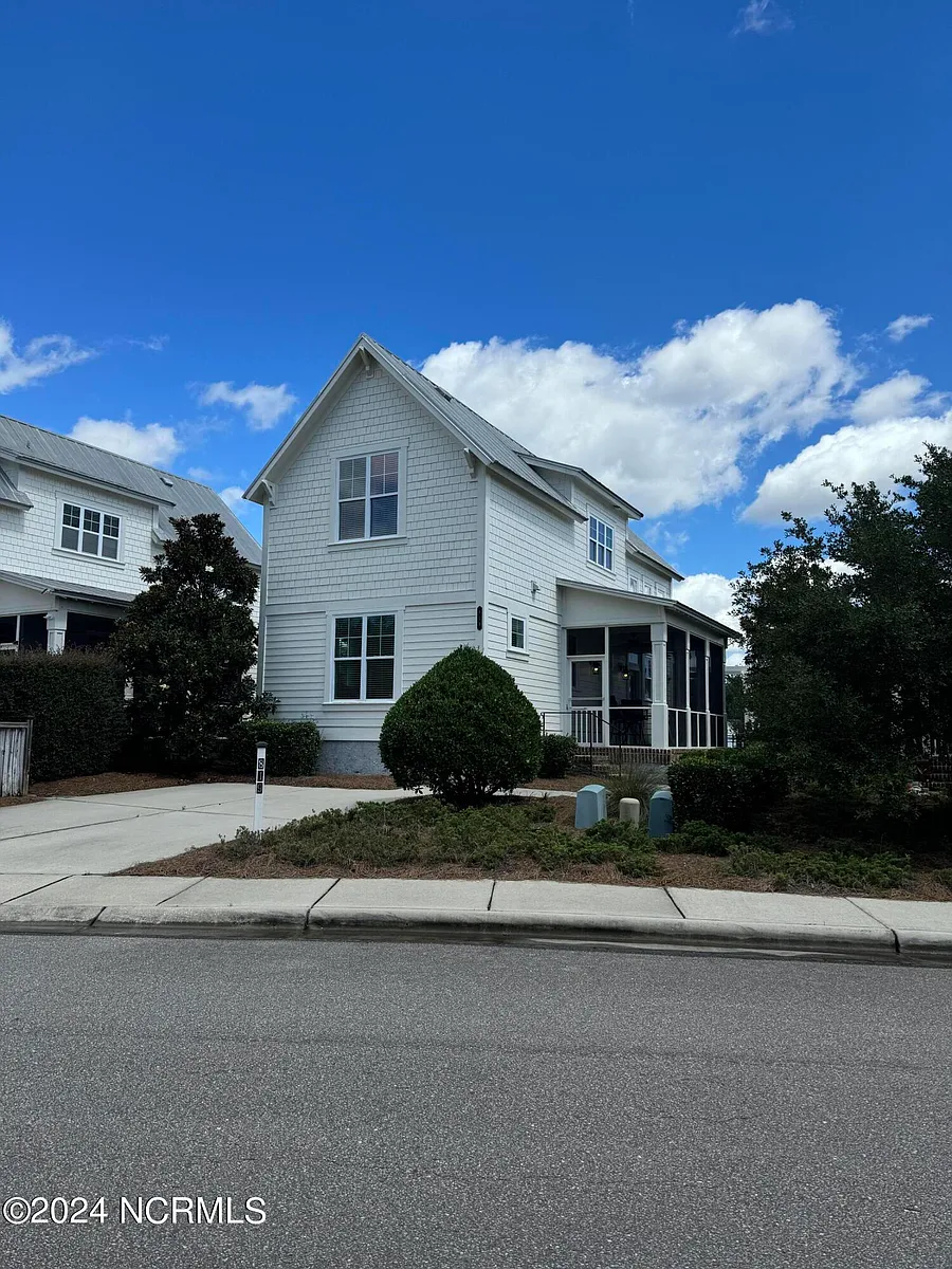 Building Photo - 819 Meadowsweet Ln