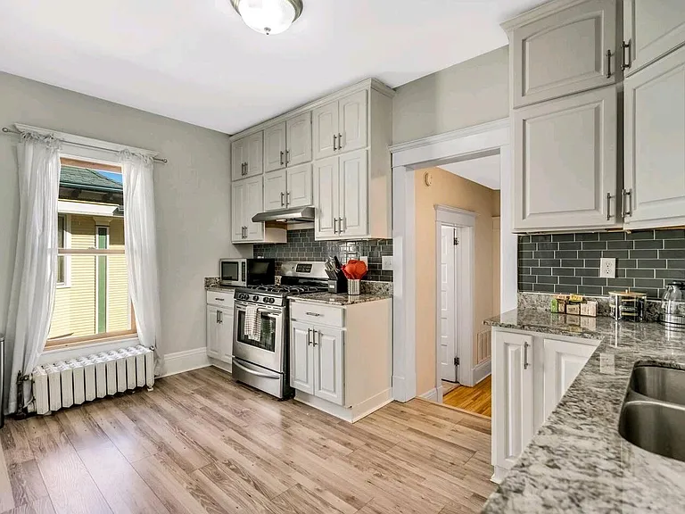 2109 Girard Ave S — Photo 10