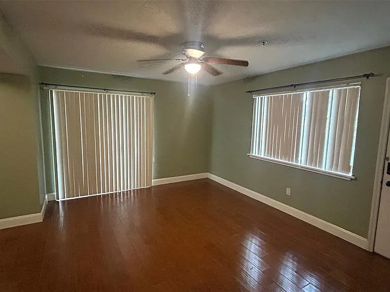 2360 SW Archer Rd #303 — Photo 2