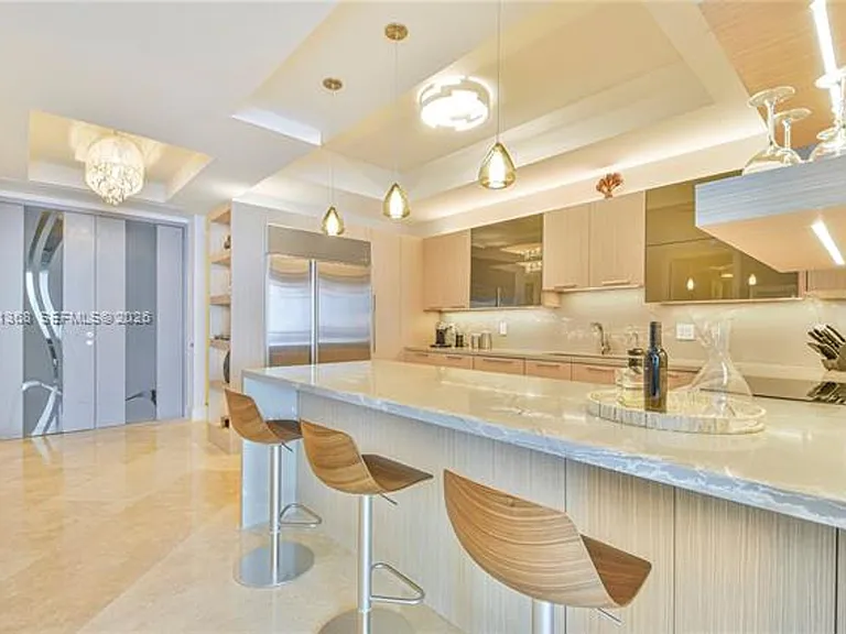 100 S Pointe Dr #2806 — Photo 10