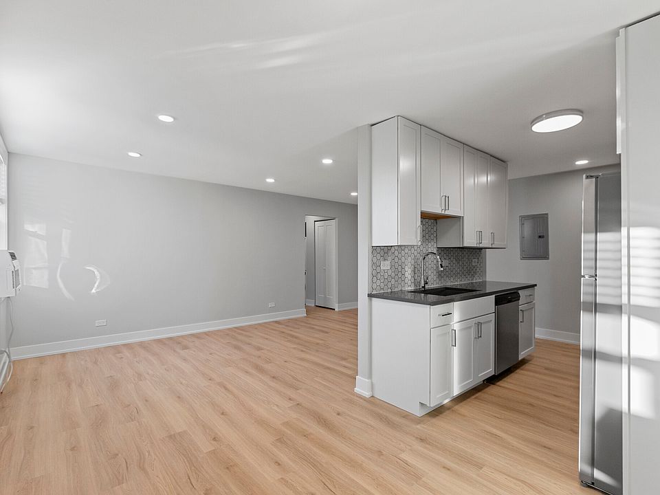 1st image of 1940 W Wilson Ave #3L