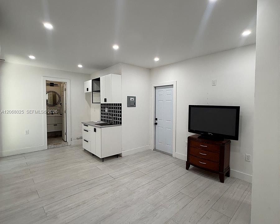 1st image of 1140 N Douglas Rd #1