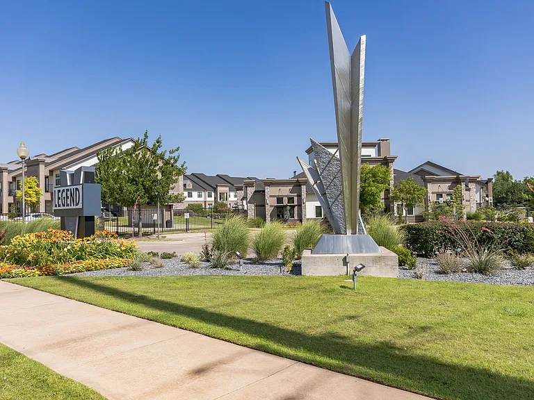 Legend V Apartments — Photo 3