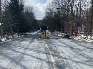 202 Comstock Dr, Lords Valley, PA 18428