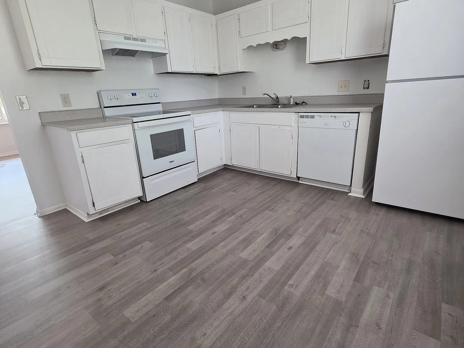 210 E Palestine Ave — Photo 2