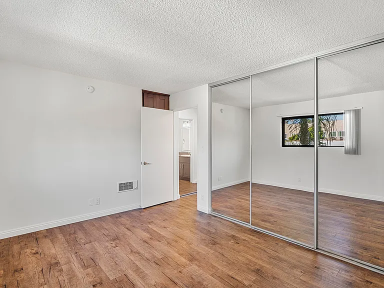Ariel Court Apts — Photo 28